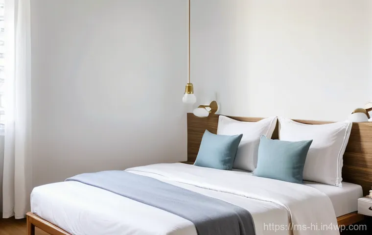 편안한 수면을 위한 온도 조절 기기 - **Prompt:** A bright and airy Malaysian bedroom during a warm evening. Sunlight softly streams throu... 편안한 수면을 위한 온도 조절 기기 - **Prompt:** A bright and airy Malaysian bedroom during a warm evening. Sunlight softly streams throu...