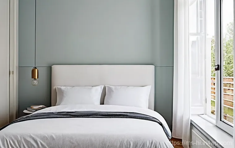 침실의 적절한 온도 유지 방법 - **Prompt: Serene Slumber in a Perfectly Cooled Room**
    "A peaceful and inviting bedroom, illumina...